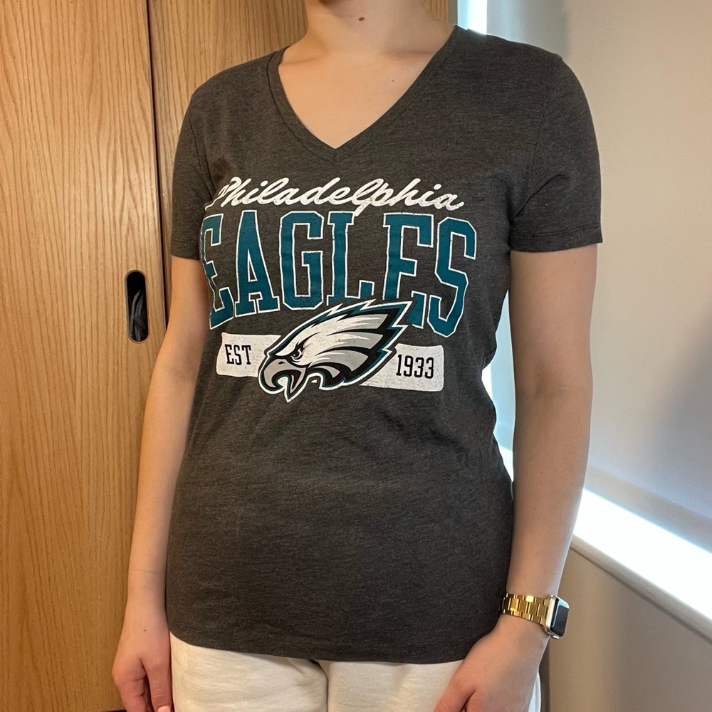 NFL Eagles Team Apparel women’s V neck Tee